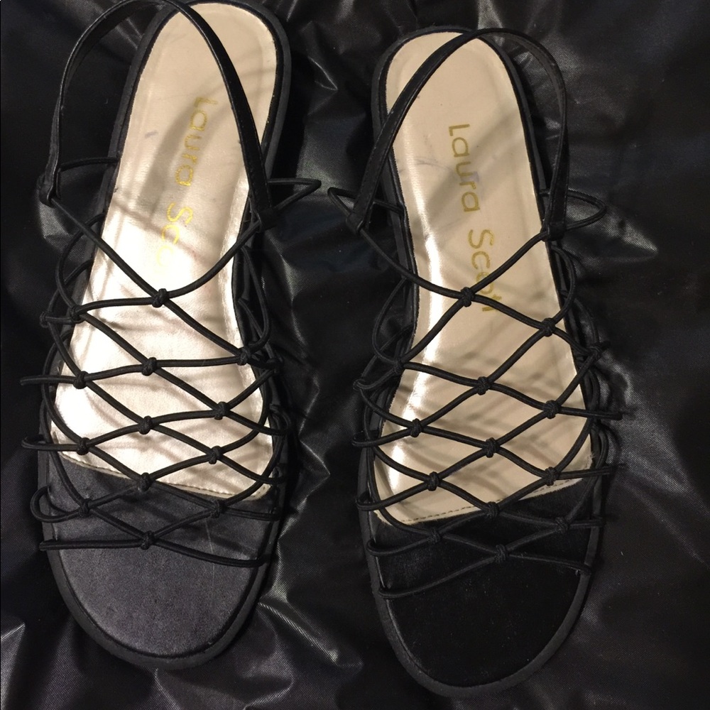 Elastic strappy flats. Very, very neat shoes!